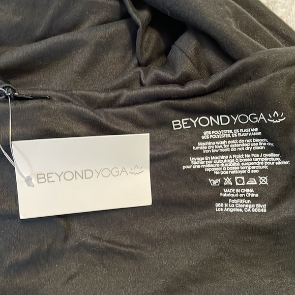 Beyond Yoga Pocket Infinity Scarf - Picture 5 of 6